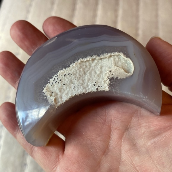 Agate Druzy Moon. GORGEOUS 🔥. Sparkling. Bluish grey tones with bright druzy/wt - Picture 9 of 17